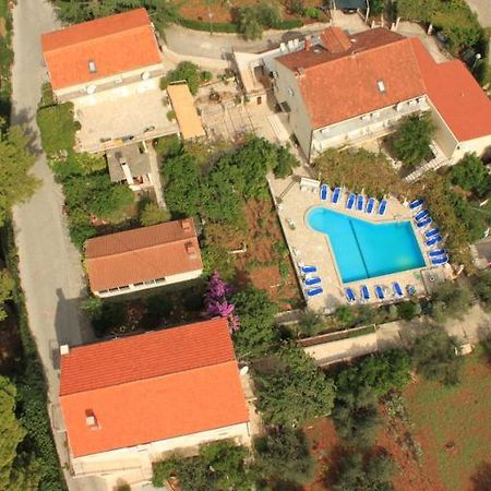 Cosy Sun-Splashed Bedroom - Pansion Hajduk Korcula Exterior photo