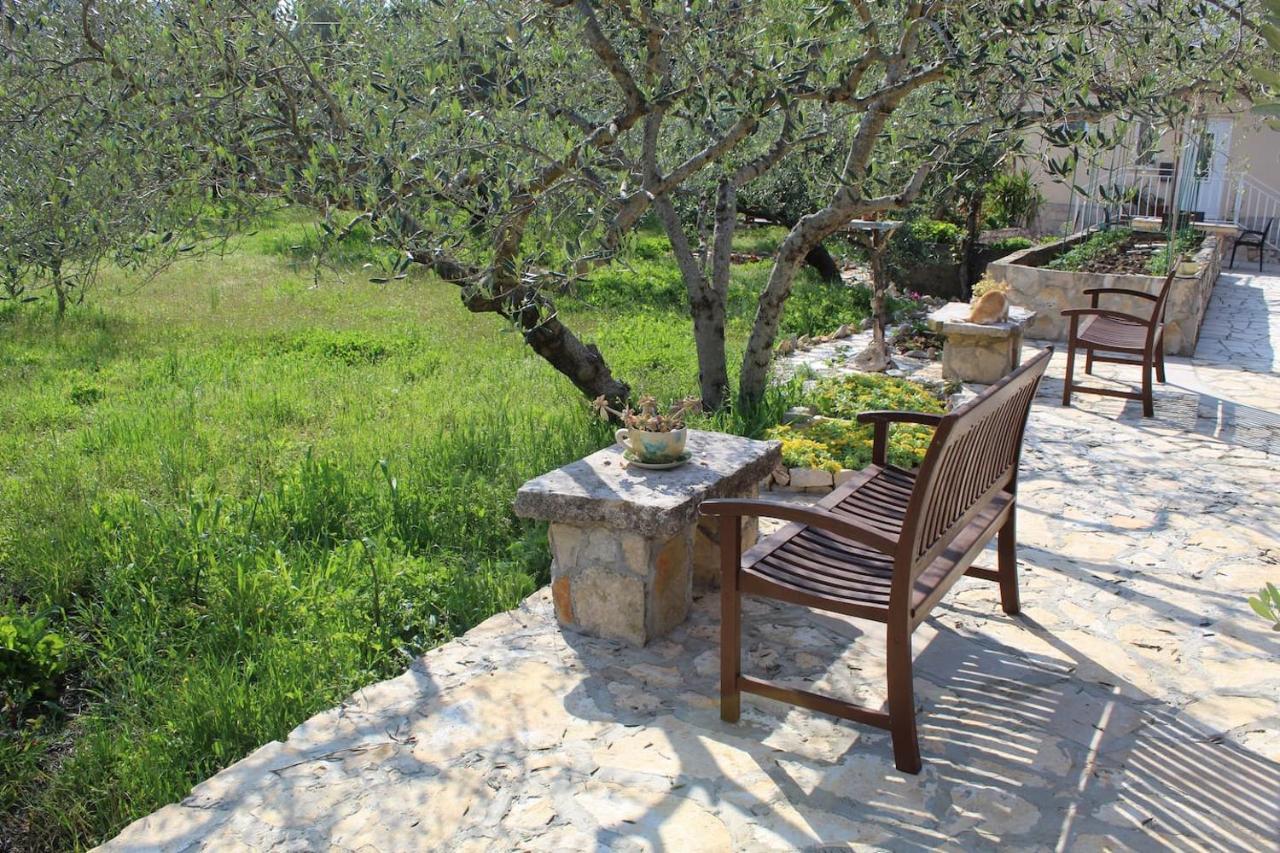 Cosy Sun-Splashed Bedroom - Pansion Hajduk Korcula Exterior photo