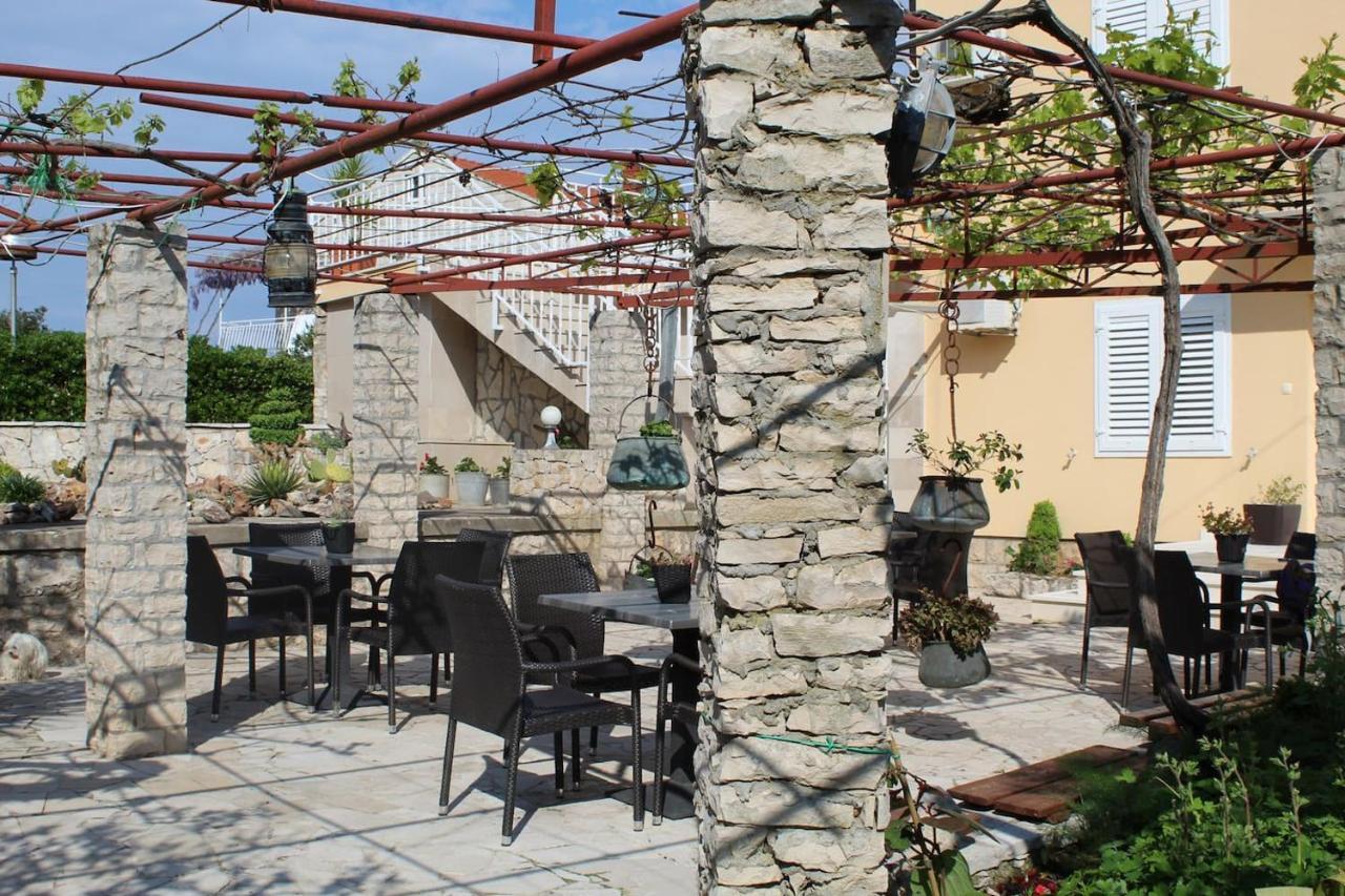 Cosy Sun-Splashed Bedroom - Pansion Hajduk Korcula Exterior photo
